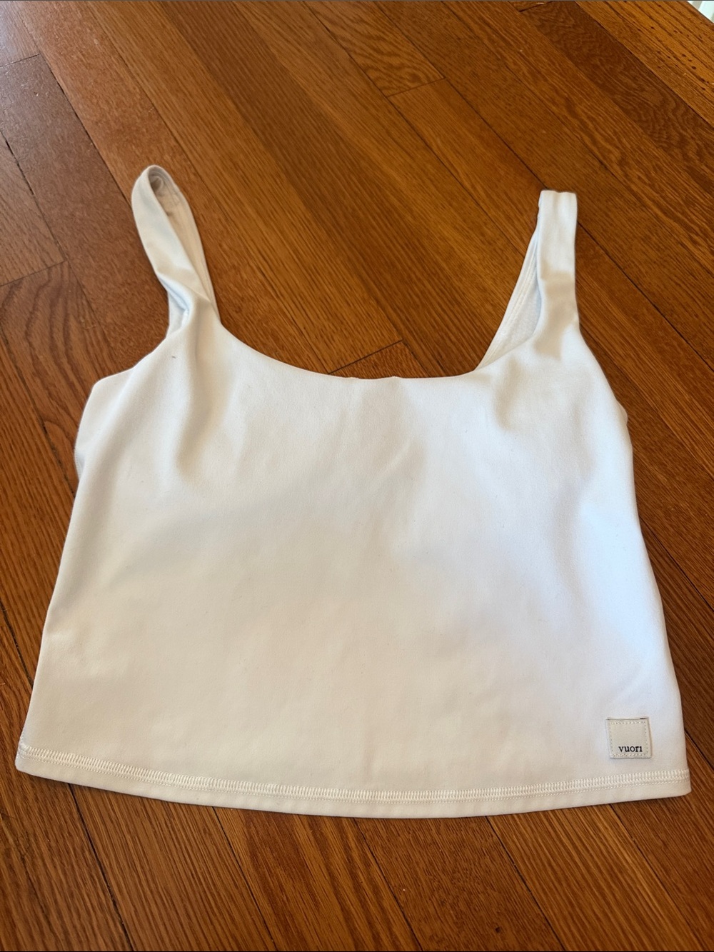Vuori White Tank Crop Top - Women's Sleeveless Scoop Neck